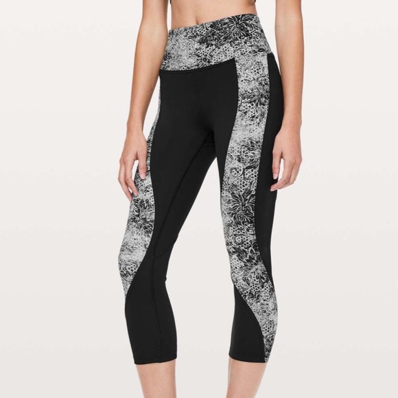 lululemon athletica Pants - Lululemon Sweat & Repeat Crop *21"
Black / Serigraph Starlight Black Multi